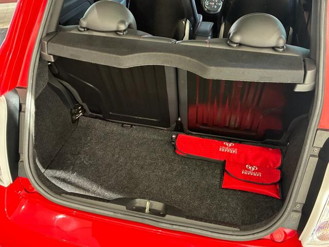 アバルト６９５ トリブートフェラーリ ベースグレード　正規ディーラー車　世界限定１６９６台　左Ｈ　Ｓａｂｅｌｔ製カーボンバケットシート　専用エクステリア　１７インチアロイ（32枚目）