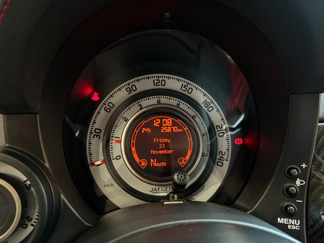 アバルト６９５ トリブートフェラーリ ベースグレード　正規ディーラー車　世界限定１６９６台　左Ｈ　Ｓａｂｅｌｔ製カーボンバケットシート　専用エクステリア　１７インチアロイ（34枚目）