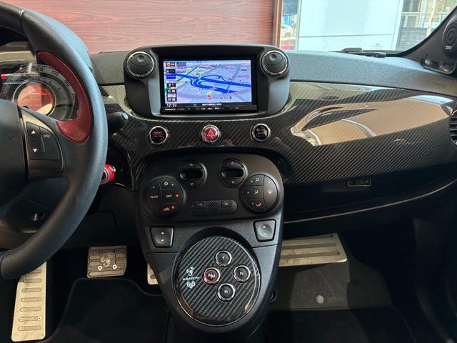 アバルト６９５ トリブートフェラーリ ベースグレード　正規ディーラー車　世界限定１６９６台　左Ｈ　Ｓａｂｅｌｔ製カーボンバケットシート　専用エクステリア　１７インチアロイ（35枚目）
