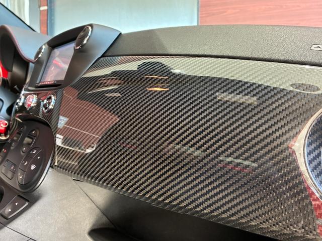 アバルト６９５ トリブートフェラーリ ベースグレード　正規ディーラー車　世界限定１６９６台　左Ｈ　Ｓａｂｅｌｔ製カーボンバケットシート　専用エクステリア　１７インチアロイ（45枚目）