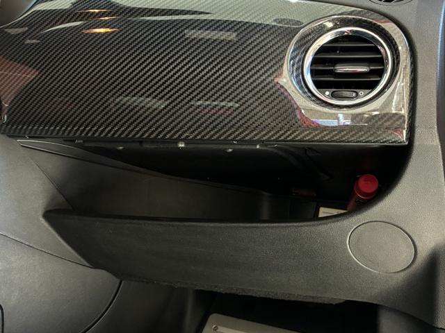 アバルト６９５ トリブートフェラーリ ベースグレード　正規ディーラー車　世界限定１６９６台　左Ｈ　Ｓａｂｅｌｔ製カーボンバケットシート　専用エクステリア　１７インチアロイ（46枚目）