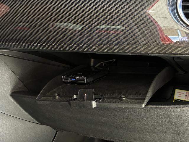 アバルト６９５ トリブートフェラーリ ベースグレード　正規ディーラー車　世界限定１６９６台　左Ｈ　Ｓａｂｅｌｔ製カーボンバケットシート　専用エクステリア　１７インチアロイ（47枚目）