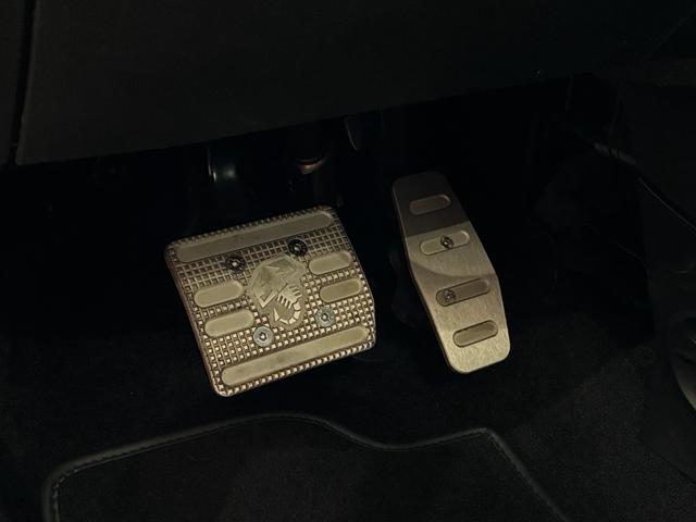 アバルト６９５ トリブートフェラーリ ベースグレード　正規ディーラー車　世界限定１６９６台　左Ｈ　Ｓａｂｅｌｔ製カーボンバケットシート　専用エクステリア　１７インチアロイ（49枚目）