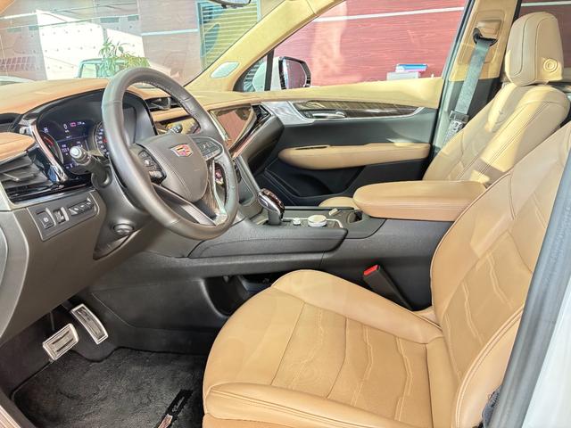 キャデラックＸＴ６ プラチナム　新車保証継承　パノラマサンルーフ　ＣａｒＰｌａｙ　シートヒーター／ベンチレーション　ベージュ内装　ＨＵＤ　パワーバックドア（13枚目）