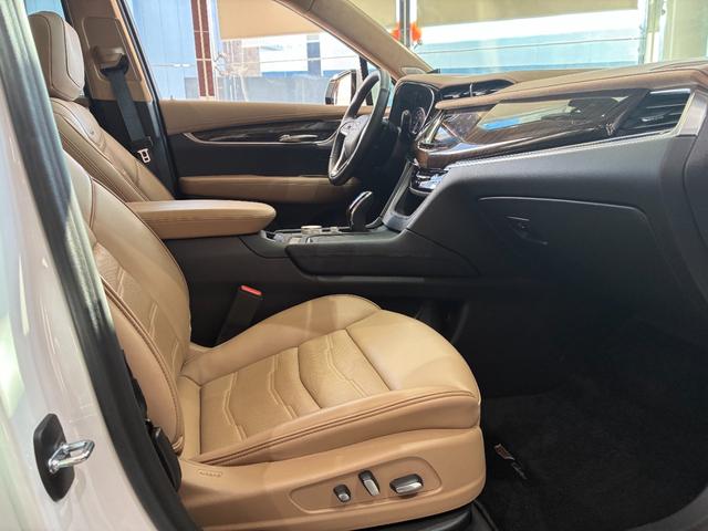 キャデラックＸＴ６ プラチナム　新車保証継承　パノラマサンルーフ　ＣａｒＰｌａｙ　シートヒーター／ベンチレーション　ベージュ内装　ＨＵＤ　パワーバックドア（15枚目）