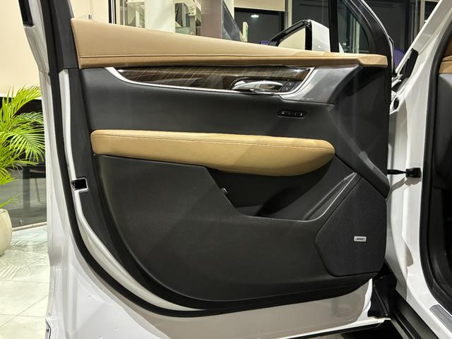 キャデラックＸＴ６ プラチナム　新車保証継承　パノラマサンルーフ　ＣａｒＰｌａｙ　シートヒーター／ベンチレーション　ベージュ内装　ＨＵＤ　パワーバックドア（39枚目）