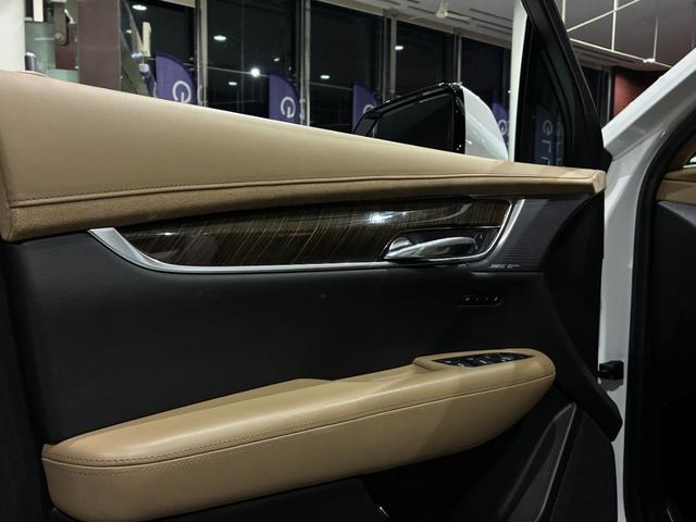 キャデラックＸＴ６ プラチナム　新車保証継承　パノラマサンルーフ　ＣａｒＰｌａｙ　シートヒーター／ベンチレーション　ベージュ内装　ＨＵＤ　パワーバックドア（40枚目）