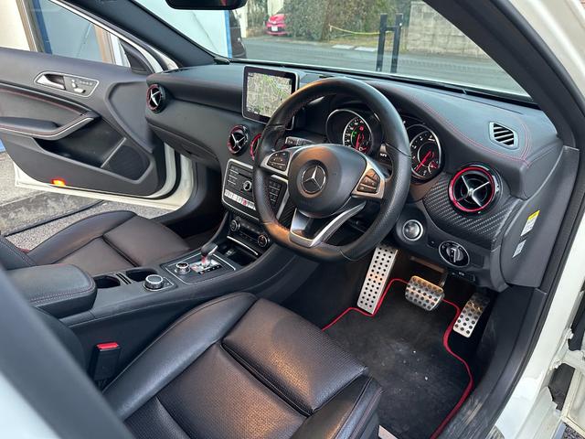 Ａクラス Ａ４５　４マチック　１年距離無制限保証／パノラマＳＲ／１８インチＡＷ／黒本革／レーダーセーフティー／シートヒーター／パドルシフト／パナメリカーナグリル／Ｂｌｕｅｔｏｏｔｈ／バックカメラ／ディストロニック／レッドキャリパー（37枚目）