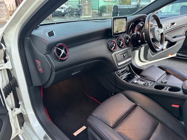 Ａクラス Ａ４５　４マチック　１年距離無制限保証／パノラマＳＲ／１８インチＡＷ／黒本革／レーダーセーフティー／シートヒーター／パドルシフト／パナメリカーナグリル／Ｂｌｕｅｔｏｏｔｈ／バックカメラ／ディストロニック／レッドキャリパー（42枚目）