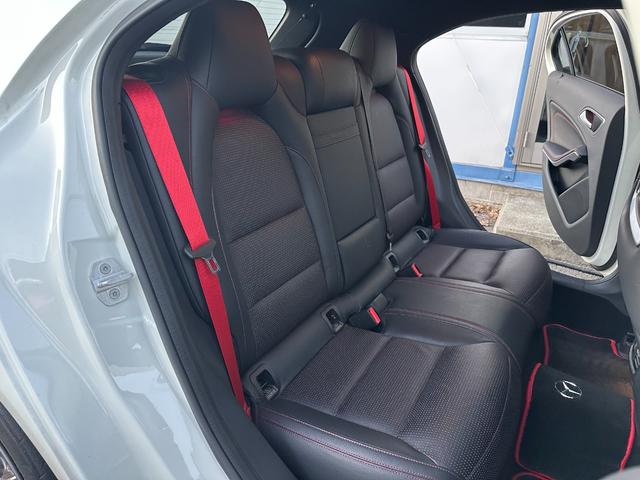 Ａクラス Ａ４５　４マチック　１年距離無制限保証／パノラマＳＲ／１８インチＡＷ／黒本革／レーダーセーフティー／シートヒーター／パドルシフト／パナメリカーナグリル／Ｂｌｕｅｔｏｏｔｈ／バックカメラ／ディストロニック／レッドキャリパー（52枚目）