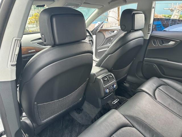 Ａ７スポーツバック ３．０ＴＦＳＩクワトロ　三眼ＬＥＤヘッドライト／ＡＣＣ／２０インチＡＷ／黒本革／パワーバックドア／アウディガード／４ゾーンＡＣエアコン／全席シートヒーター／バックカメラ／Ｂｌｕｅｔｏｏｔｈ／地デジ／コーナーセンサー（42枚目）