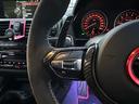 M135i N55型直6ターボ/可変4本出しマフラー/エンケイ18インチAW/車高調/社外ステアリング/社外インテーク/FTPチャージパイプ/地デジ/社外スリットローター/カーボン調パネル/社外メーター(23枚目)