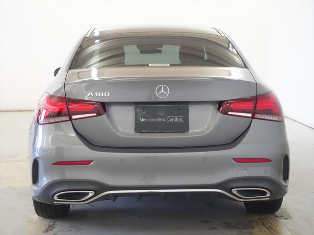 Ａクラスセダン Ａ１８０　セダン　ＡＭＧラインパッケージ　ナビゲーションパッケージ　Ｂｌｕｅｔｏｏｔｈ接続　ＥＴＣ　ＬＥＤヘッドライト　ＴＶ　アイドリングストップ　クルーズコントロール　コネクテッド機能　シートヒーター　トランクスルー（3枚目）