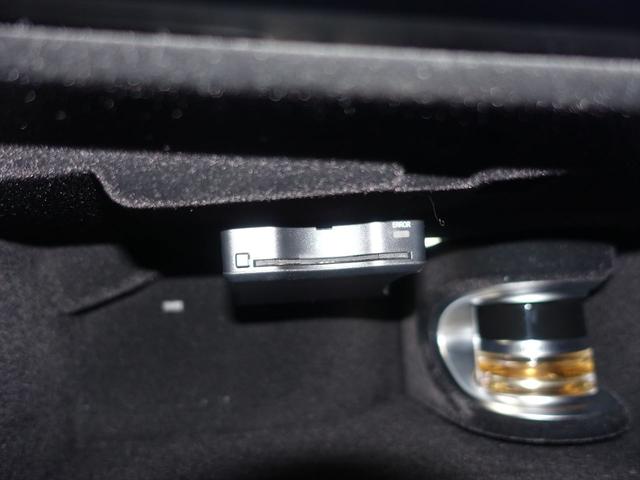 Ｅクラス Ｅ３５０　ｅ　スポーツ　エディションスター　レザーエクスクルーシブパッケージ　アドバンスドパッケージ　デジタルインテリアパッケージ　ドライバーズパッケージ　Ｂｌｕｅｔｏｏｔｈ接続　ＥＴＣ　ＬＥＤヘッドライト　ＴＶ　アイドリングストップ（21枚目）