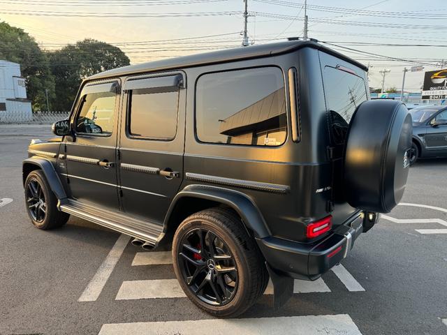 Ｇ６３　Ｇ　ｍａｎｕｆａｋｔｕｒプログラムプラス　インテリアパッケージ　可変マフラー　シートベンチレーター＆マッサージ　マットブラックペイント２１インチＡＭＧホイール　ボディ同色スペアタイヤリング(3枚目)