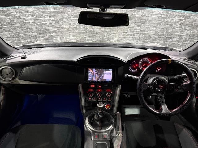 ８６ ＧＴ　全国１年保証／６ＭＴ／ＴＲＤエアロ／ＡＤＶＡＮ１８インチ／パンデムＧＴウィング／柿本改マフラー／車高調／社外ボンネット／社外ステアリング／社外テール／ＳＤナビ／Ｂｌｕｅｔｏｏｔｈ／バックカメラ／ＥＴＣ（6枚目）