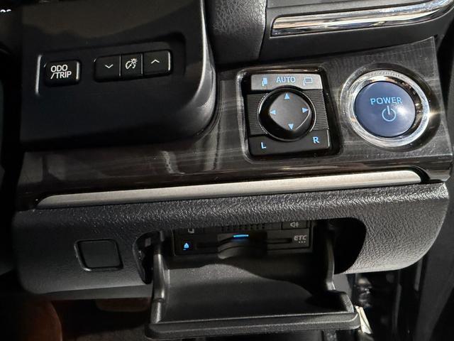 クラウンハイブリッド アスリートS 全国1年保証/後期型/AIMGAINエアロ/AME20インチAW/TEIN車高調/LEDライト/コンビハンドル/黒革調シートカバー/シートヒーター/Bluetooth/バックカメラ/レーダークルーズ(36枚目)