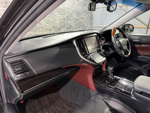 クラウンハイブリッド アスリートS 全国1年保証/後期型/AIMGAINエアロ/AME20インチAW/TEIN車高調/LEDライト/コンビハンドル/黒革調シートカバー/シートヒーター/Bluetooth/バックカメラ/レーダークルーズ(41枚目)