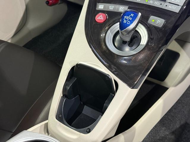 おしゃれな木目パネルも純正装備となります！