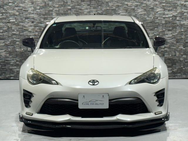 ８６ ＧＴリミテッド　全国１年走行無制限保証／フルエアロ／リアスポイラー／ＥＸＰＲＥＭＥ　チタンマフラー／１７インチアルミ／ハーフレザー／シートヒーター／ディスプレイオーディオ／Ｂｌｕｅｔｏｏｔｈ／バックカメラ／ＥＴＣ／（4枚目）