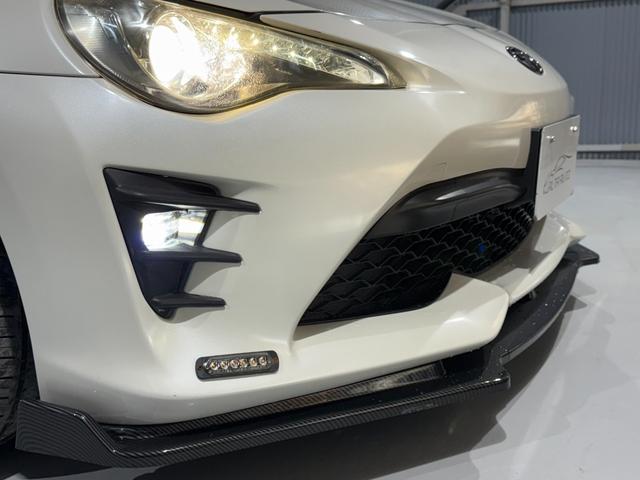 ８６ ＧＴリミテッド　全国１年走行無制限保証／フルエアロ／リアスポイラー／ＥＸＰＲＥＭＥ　チタンマフラー／１７インチアルミ／ハーフレザー／シートヒーター／ディスプレイオーディオ／Ｂｌｕｅｔｏｏｔｈ／バックカメラ／ＥＴＣ／（7枚目）