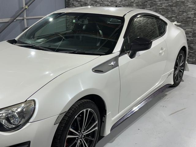８６ ＧＴリミテッド　全国１年走行無制限保証／フルエアロ／リアスポイラー／ＥＸＰＲＥＭＥ　チタンマフラー／１７インチアルミ／ハーフレザー／シートヒーター／ディスプレイオーディオ／Ｂｌｕｅｔｏｏｔｈ／バックカメラ／ＥＴＣ／（14枚目）