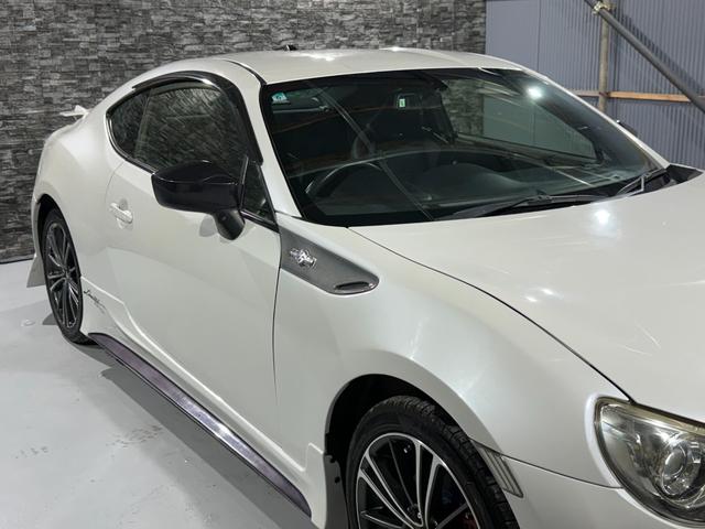 ８６ ＧＴリミテッド　全国１年走行無制限保証／フルエアロ／リアスポイラー／ＥＸＰＲＥＭＥ　チタンマフラー／１７インチアルミ／ハーフレザー／シートヒーター／ディスプレイオーディオ／Ｂｌｕｅｔｏｏｔｈ／バックカメラ／ＥＴＣ／（17枚目）