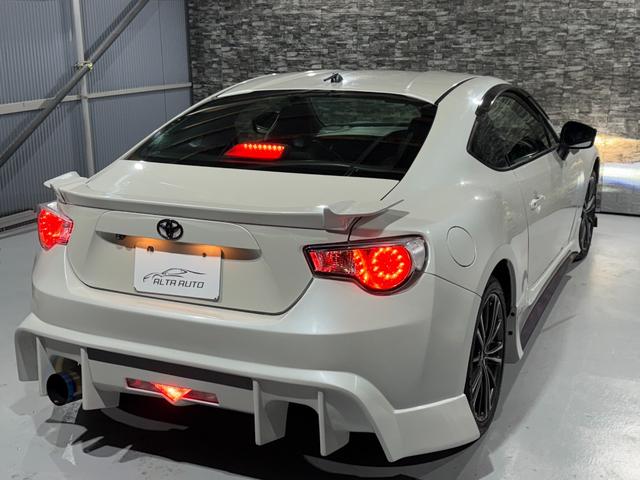 ８６ ＧＴリミテッド　全国１年走行無制限保証／フルエアロ／リアスポイラー／ＥＸＰＲＥＭＥ　チタンマフラー／１７インチアルミ／ハーフレザー／シートヒーター／ディスプレイオーディオ／Ｂｌｕｅｔｏｏｔｈ／バックカメラ／ＥＴＣ／（18枚目）