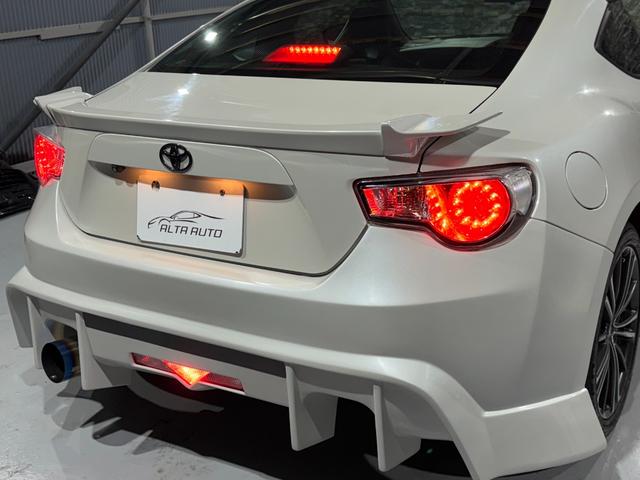８６ ＧＴリミテッド　全国１年走行無制限保証／フルエアロ／リアスポイラー／ＥＸＰＲＥＭＥ　チタンマフラー／１７インチアルミ／ハーフレザー／シートヒーター／ディスプレイオーディオ／Ｂｌｕｅｔｏｏｔｈ／バックカメラ／ＥＴＣ／（19枚目）