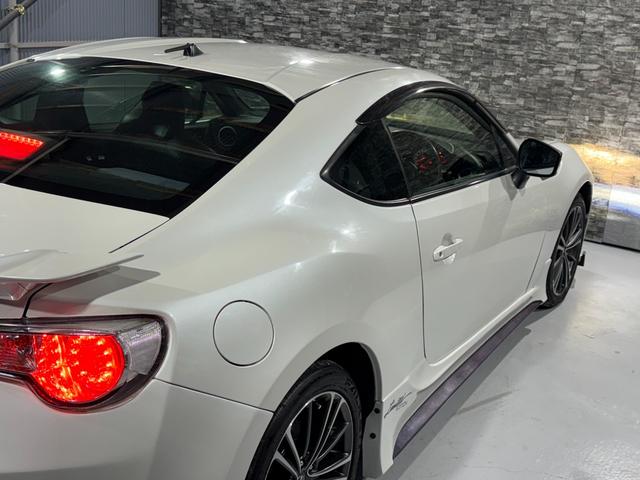 ８６ ＧＴリミテッド　全国１年走行無制限保証／フルエアロ／リアスポイラー／ＥＸＰＲＥＭＥ　チタンマフラー／１７インチアルミ／ハーフレザー／シートヒーター／ディスプレイオーディオ／Ｂｌｕｅｔｏｏｔｈ／バックカメラ／ＥＴＣ／（20枚目）