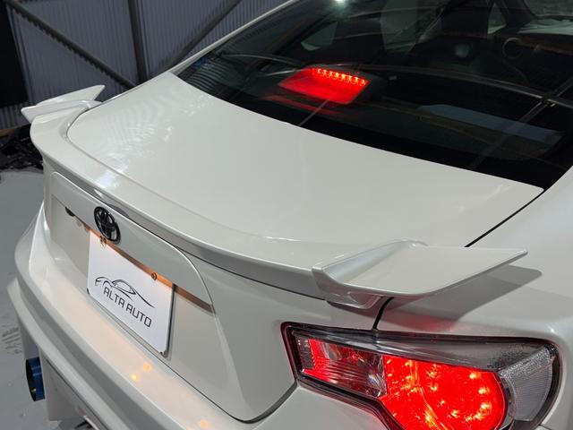 ８６ ＧＴリミテッド　全国１年走行無制限保証／フルエアロ／リアスポイラー／ＥＸＰＲＥＭＥ　チタンマフラー／１７インチアルミ／ハーフレザー／シートヒーター／ディスプレイオーディオ／Ｂｌｕｅｔｏｏｔｈ／バックカメラ／ＥＴＣ／（21枚目）
