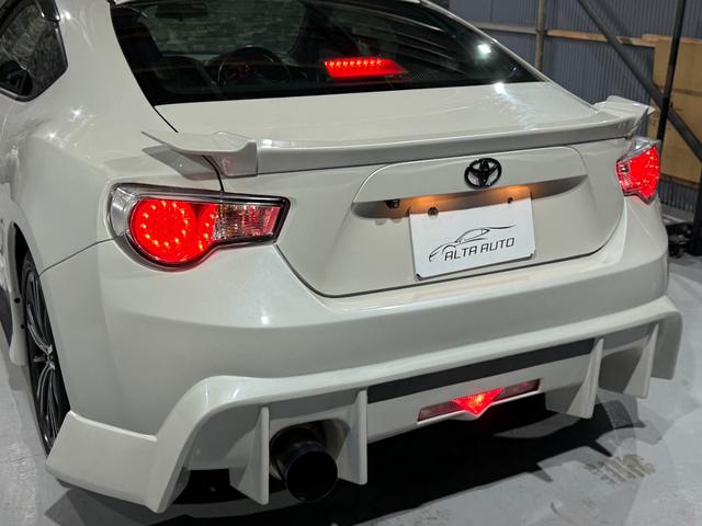 ８６ ＧＴリミテッド　全国１年走行無制限保証／フルエアロ／リアスポイラー／ＥＸＰＲＥＭＥ　チタンマフラー／１７インチアルミ／ハーフレザー／シートヒーター／ディスプレイオーディオ／Ｂｌｕｅｔｏｏｔｈ／バックカメラ／ＥＴＣ／（23枚目）
