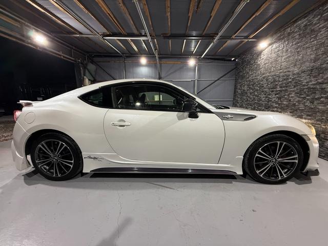 ８６ ＧＴリミテッド　全国１年走行無制限保証／フルエアロ／リアスポイラー／ＥＸＰＲＥＭＥ　チタンマフラー／１７インチアルミ／ハーフレザー／シートヒーター／ディスプレイオーディオ／Ｂｌｕｅｔｏｏｔｈ／バックカメラ／ＥＴＣ／（26枚目）