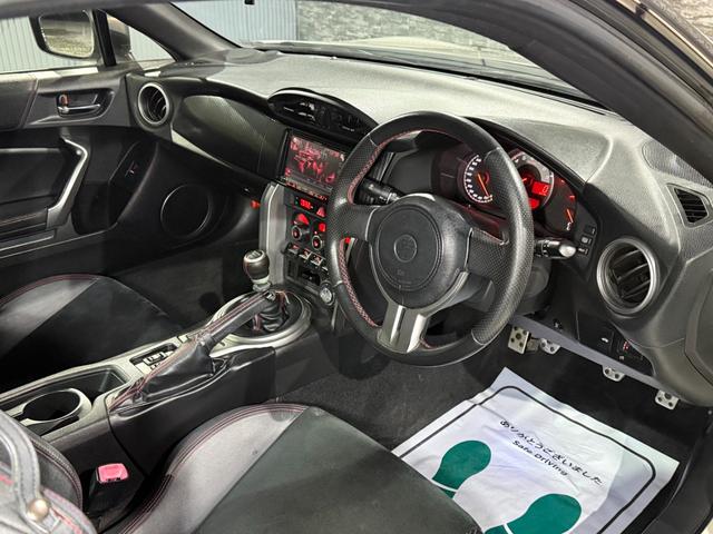 ８６ ＧＴリミテッド　全国１年走行無制限保証／フルエアロ／リアスポイラー／ＥＸＰＲＥＭＥ　チタンマフラー／１７インチアルミ／ハーフレザー／シートヒーター／ディスプレイオーディオ／Ｂｌｕｅｔｏｏｔｈ／バックカメラ／ＥＴＣ／（27枚目）