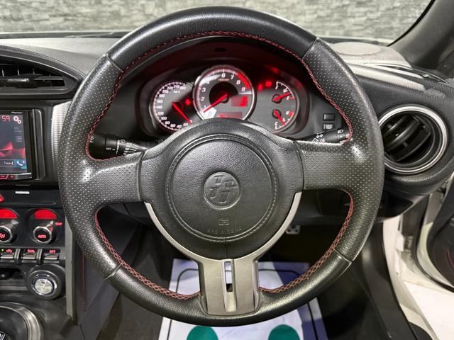 ８６ ＧＴリミテッド　全国１年走行無制限保証／フルエアロ／リアスポイラー／ＥＸＰＲＥＭＥ　チタンマフラー／１７インチアルミ／ハーフレザー／シートヒーター／ディスプレイオーディオ／Ｂｌｕｅｔｏｏｔｈ／バックカメラ／ＥＴＣ／（28枚目）