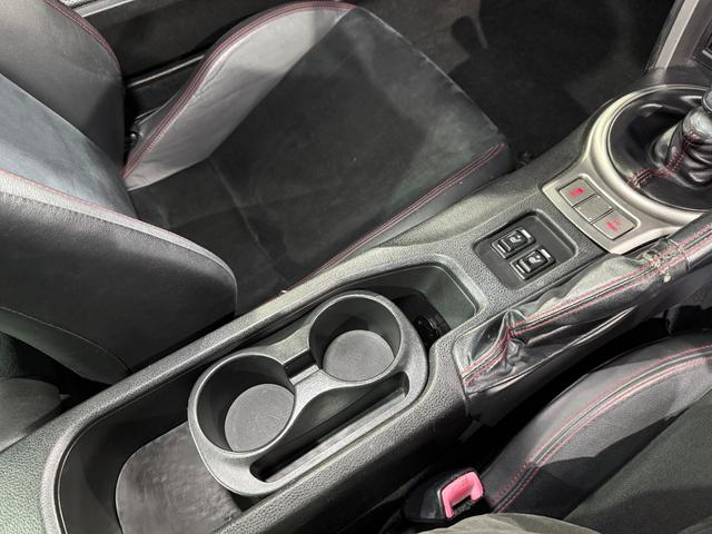 ８６ ＧＴリミテッド　全国１年走行無制限保証／フルエアロ／リアスポイラー／ＥＸＰＲＥＭＥ　チタンマフラー／１７インチアルミ／ハーフレザー／シートヒーター／ディスプレイオーディオ／Ｂｌｕｅｔｏｏｔｈ／バックカメラ／ＥＴＣ／（31枚目）