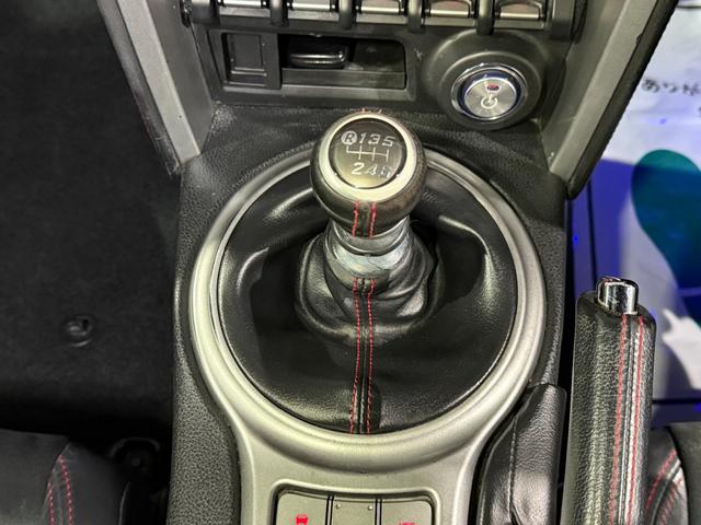 ８６ ＧＴリミテッド　全国１年走行無制限保証／フルエアロ／リアスポイラー／ＥＸＰＲＥＭＥ　チタンマフラー／１７インチアルミ／ハーフレザー／シートヒーター／ディスプレイオーディオ／Ｂｌｕｅｔｏｏｔｈ／バックカメラ／ＥＴＣ／（33枚目）