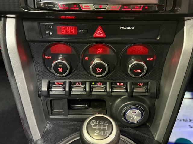 ８６ ＧＴリミテッド　全国１年走行無制限保証／フルエアロ／リアスポイラー／ＥＸＰＲＥＭＥ　チタンマフラー／１７インチアルミ／ハーフレザー／シートヒーター／ディスプレイオーディオ／Ｂｌｕｅｔｏｏｔｈ／バックカメラ／ＥＴＣ／（34枚目）