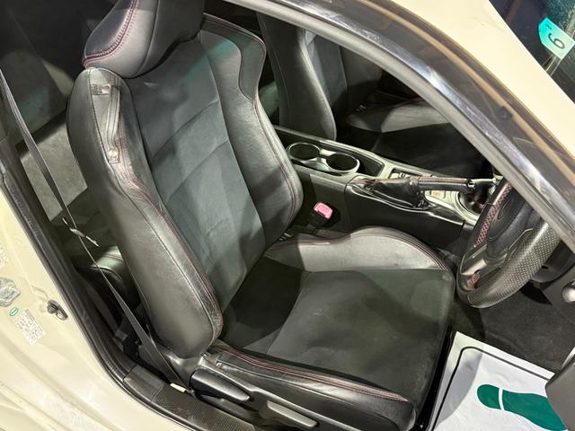 ８６ ＧＴリミテッド　全国１年走行無制限保証／フルエアロ／リアスポイラー／ＥＸＰＲＥＭＥ　チタンマフラー／１７インチアルミ／ハーフレザー／シートヒーター／ディスプレイオーディオ／Ｂｌｕｅｔｏｏｔｈ／バックカメラ／ＥＴＣ／（36枚目）