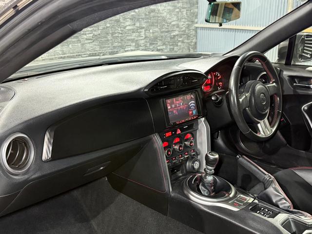 ８６ ＧＴリミテッド　全国１年走行無制限保証／フルエアロ／リアスポイラー／ＥＸＰＲＥＭＥ　チタンマフラー／１７インチアルミ／ハーフレザー／シートヒーター／ディスプレイオーディオ／Ｂｌｕｅｔｏｏｔｈ／バックカメラ／ＥＴＣ／（37枚目）