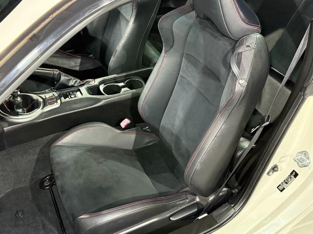 ８６ ＧＴリミテッド　全国１年走行無制限保証／フルエアロ／リアスポイラー／ＥＸＰＲＥＭＥ　チタンマフラー／１７インチアルミ／ハーフレザー／シートヒーター／ディスプレイオーディオ／Ｂｌｕｅｔｏｏｔｈ／バックカメラ／ＥＴＣ／（38枚目）