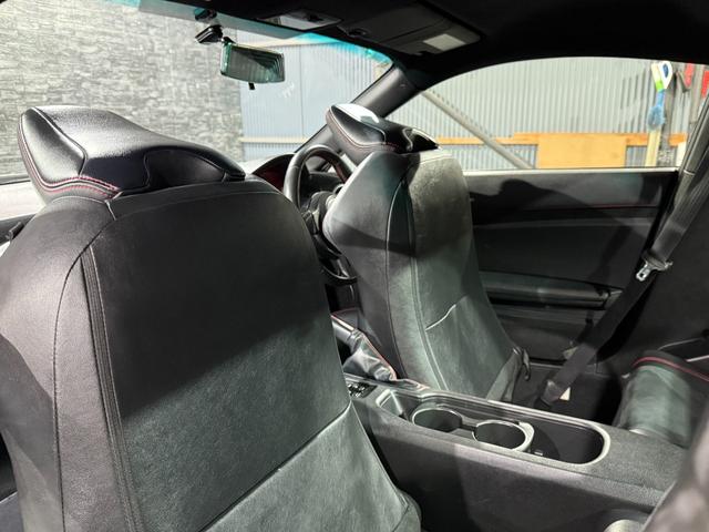 ８６ ＧＴリミテッド　全国１年走行無制限保証／フルエアロ／リアスポイラー／ＥＸＰＲＥＭＥ　チタンマフラー／１７インチアルミ／ハーフレザー／シートヒーター／ディスプレイオーディオ／Ｂｌｕｅｔｏｏｔｈ／バックカメラ／ＥＴＣ／（40枚目）