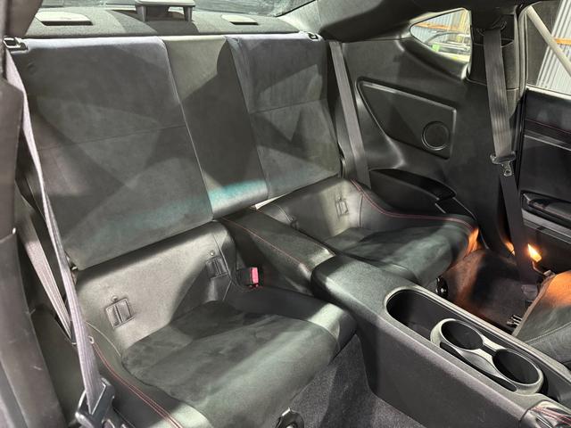 ８６ ＧＴリミテッド　全国１年走行無制限保証／フルエアロ／リアスポイラー／ＥＸＰＲＥＭＥ　チタンマフラー／１７インチアルミ／ハーフレザー／シートヒーター／ディスプレイオーディオ／Ｂｌｕｅｔｏｏｔｈ／バックカメラ／ＥＴＣ／（43枚目）