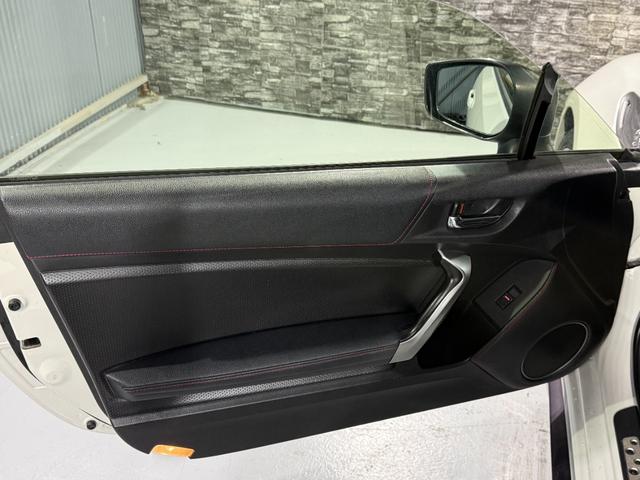 ８６ ＧＴリミテッド　全国１年走行無制限保証／フルエアロ／リアスポイラー／ＥＸＰＲＥＭＥ　チタンマフラー／１７インチアルミ／ハーフレザー／シートヒーター／ディスプレイオーディオ／Ｂｌｕｅｔｏｏｔｈ／バックカメラ／ＥＴＣ／（48枚目）