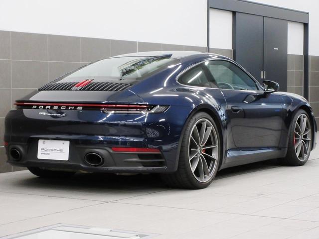 ９１１ ９１１カレラＳ　スポーツエグゾーストシステム　スポーツクロノパッケージ　パワーステアリングプラス　ＰＡＳＭ付きスポーツサスペンション　カレラクラシックホイール　キーレスエントリー＆Ｇｏ　リアルトップビュー４カメラ（4枚目）