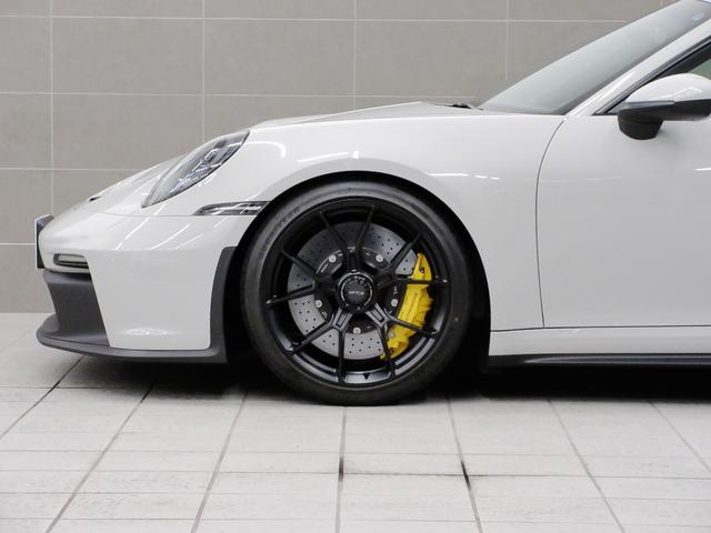 ９１１ ９１１ＧＴ３　ＰＣＣＢ　サテンブラックホイール　フロントアクスルリフト　カーボンインテリアパッケージ　クラブスポーツパッケージ　フルバケットシート　Ｅｘｃｌｕｓｉｖｅテール　スポーツエグゾースト　新車保証継承（70枚目）