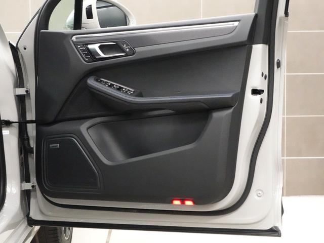 マカン マカンGTS スポーツクロノ スポーツエグゾースト エアサス PTV+ パノラマルーフ ブラックレザー シートベンチレーション&ヒーター ヒーター付きステアリング 18Way電動シート レーンキーピングアシスト(9枚目)