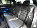 お客様駐車場をショールーム屋上に用意致しております。パーキングサポートスタッフにてお預りさせて頂きますのでお気軽にお車にてご来場ください。