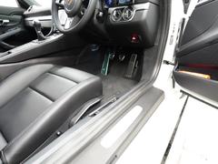 �ݥ륷�����󥿡�­Ω�μ�ξ�ϡ��⳰�����꡼�˥󥰤�ɸ���������פ��Ƥ���ޤ������祹���åդ���Ȥ�Ԥ��ޤ������ӡ�ͭ���ˤƥܥǥ������ƥ��󥰡����������ƥ��󥰤⤴�Ѱ��פ��Ƥ���ޤ��� 6