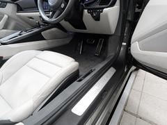 �ݥ륷�����󥿡�­Ω�μ�ξ�ϡ��⳰�����꡼�˥󥰤�ɸ���������פ��Ƥ���ޤ������祹���åդ���Ȥ�Ԥ��ޤ������ӡ�ͭ���ˤƥܥǥ������ƥ��󥰡����������ƥ��󥰤⤴�Ѱ��פ��Ƥ���ޤ��� 6